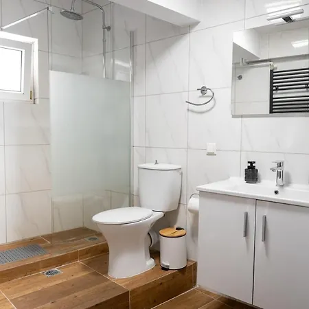 Dolce Luxury 2nd Floor Apartment Larissa